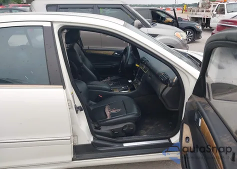 2007 Mercedes-Benz C 230 Sport z USA, uszkodzony, nr VIN WDBRF52H07F934221